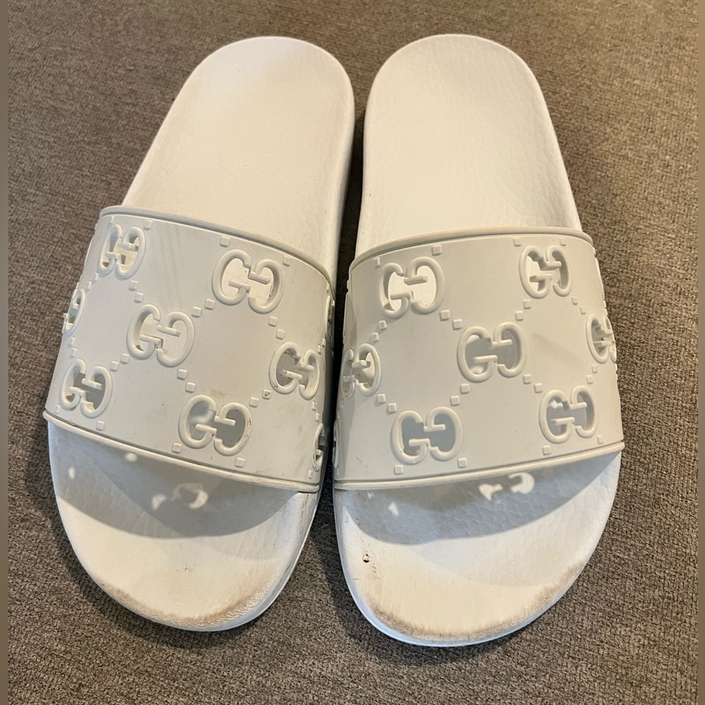 Gucci GG “Pursuit” rubber slide sandal